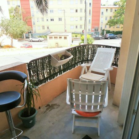 Cosy Nimes Apartment Exterior photo