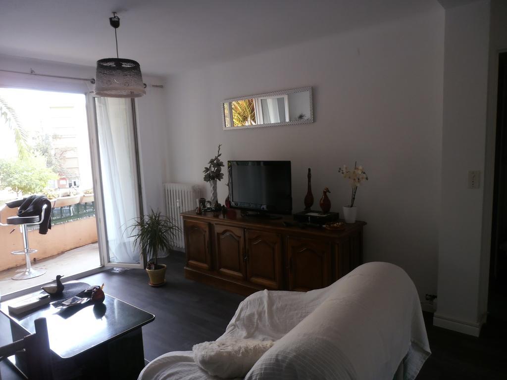 Cosy Nimes Apartment Exterior photo